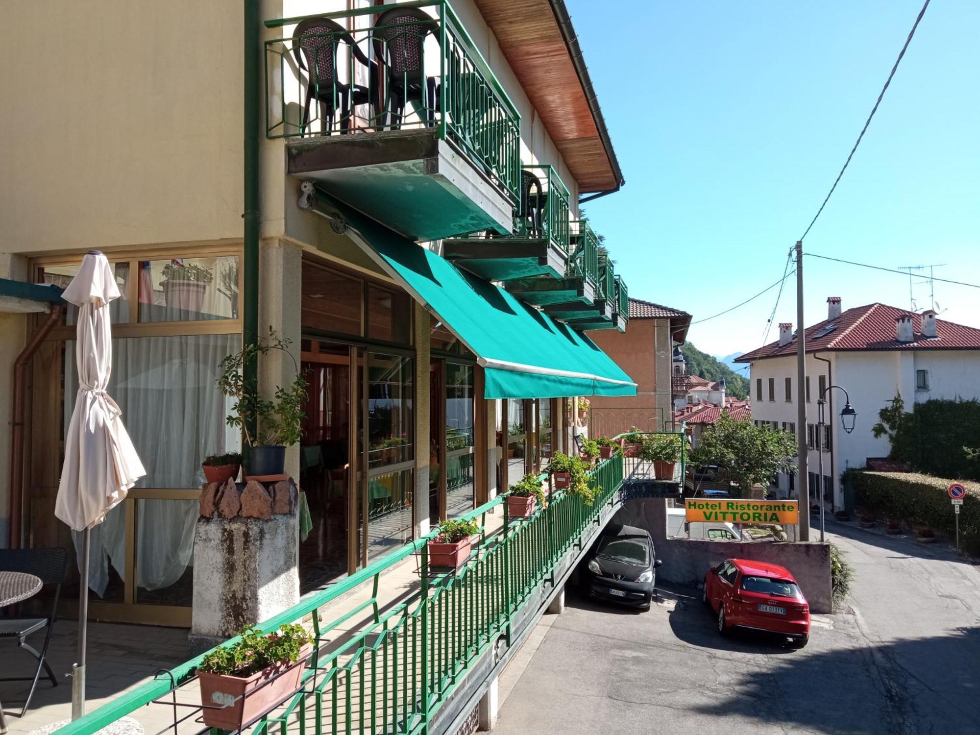 Budget Hotel Vittoria & Ristorante Marzio Bagian luar foto