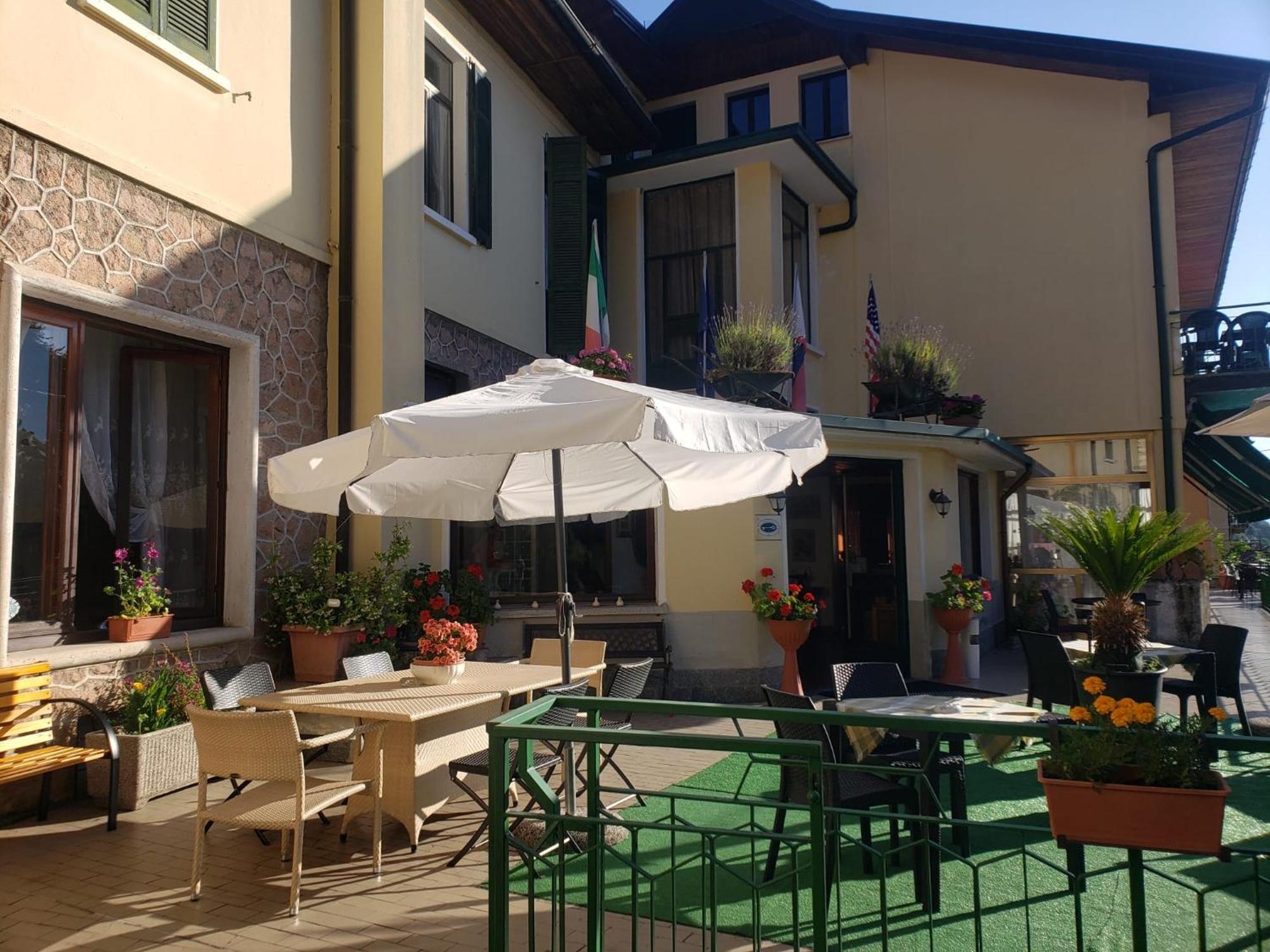 Budget Hotel Vittoria & Ristorante Marzio Bagian luar foto