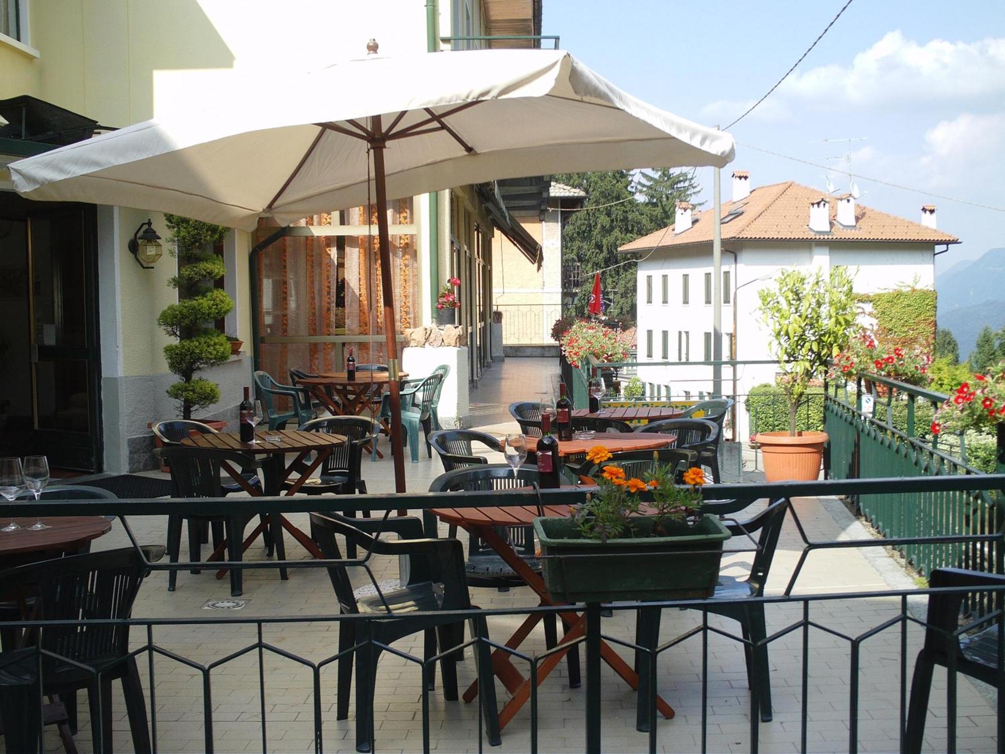 Hotel Vittoria Essential Comfort & Ristorante Marzio Bagian luar foto