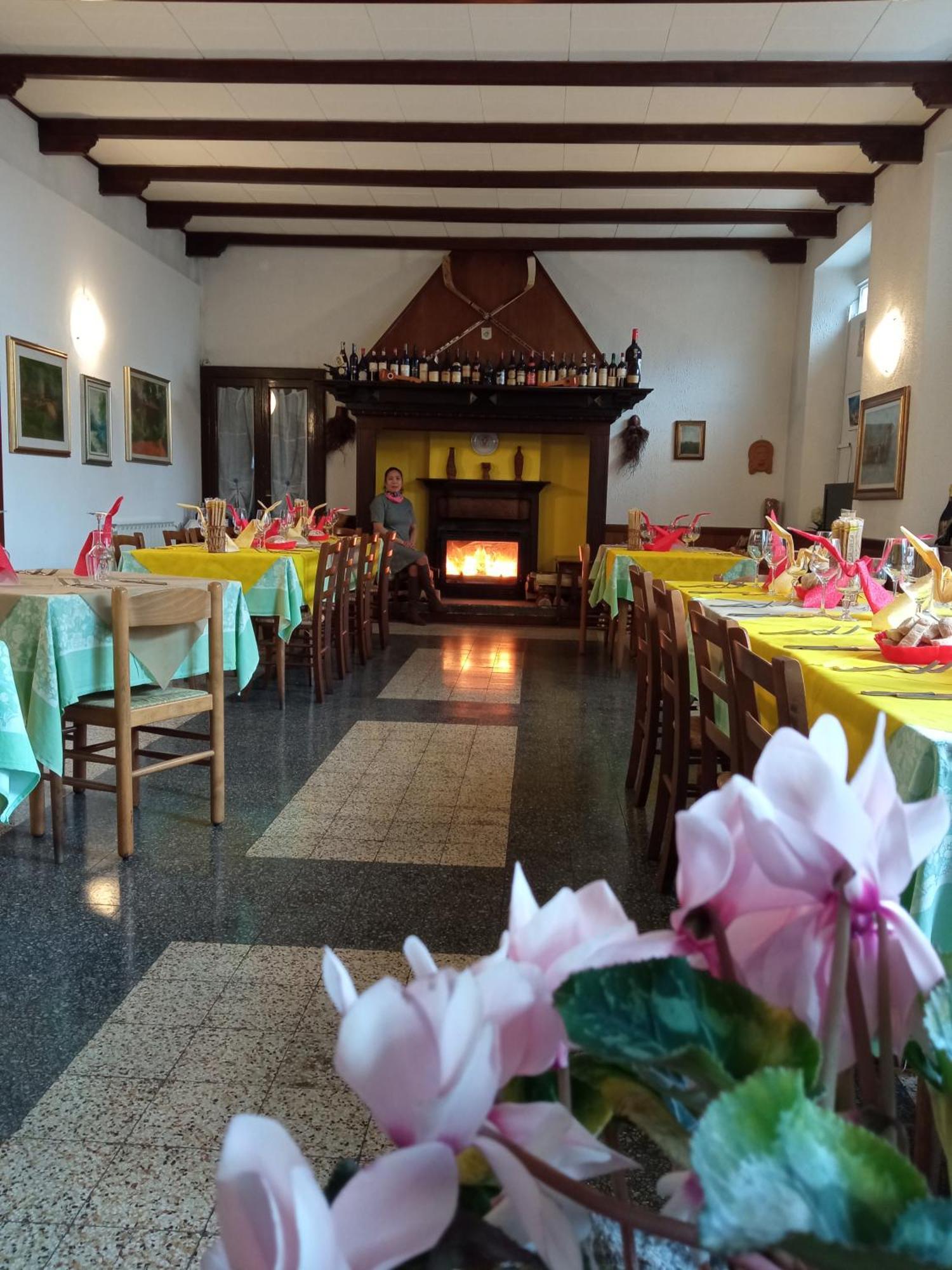 Hotel Vittoria Essential Comfort & Ristorante Marzio Bagian luar foto